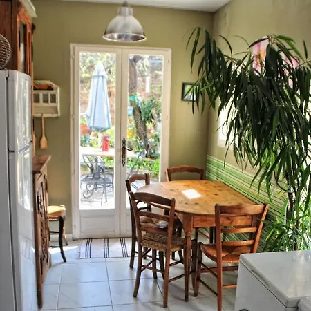 La Voute De Lapparan Bed & Breakfast *