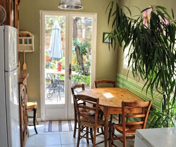 La Voute De Lapparan Bed & Breakfast *